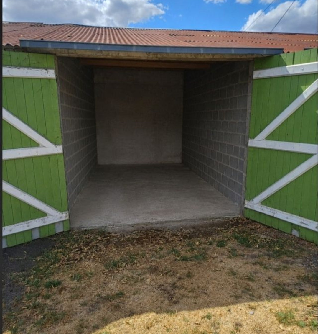 📦 GARAGE / BOX DE STOCKAGE 18 m² + MEZZANINE – SEGRÉ